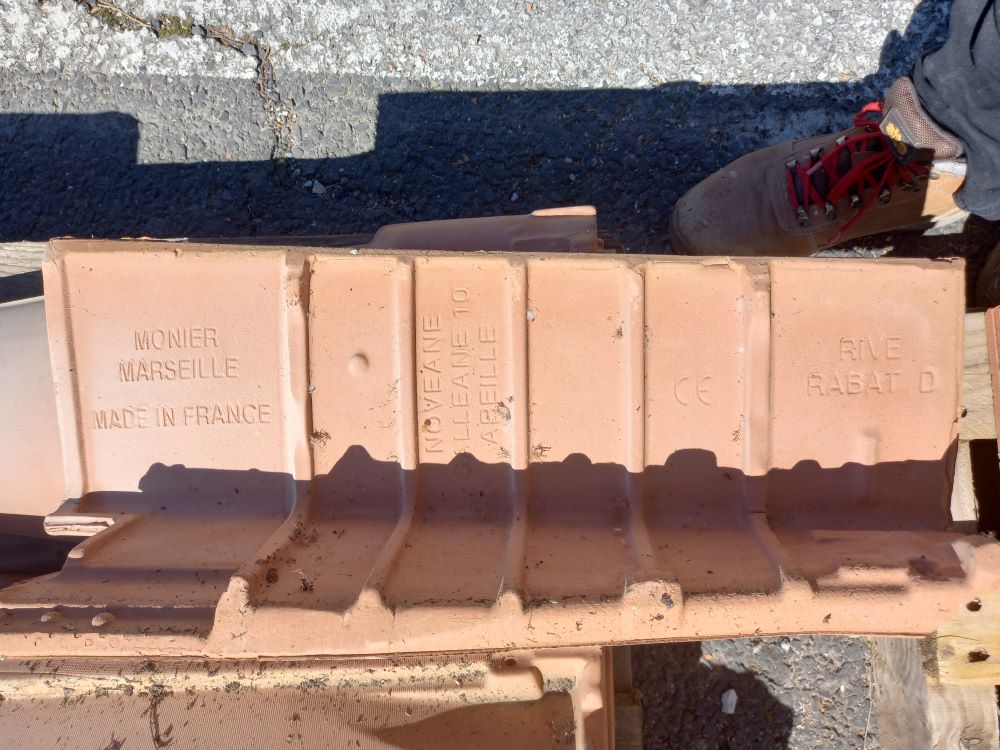 Tuile de rive à rabat droite Monier NOVEANE GALLEANE 10