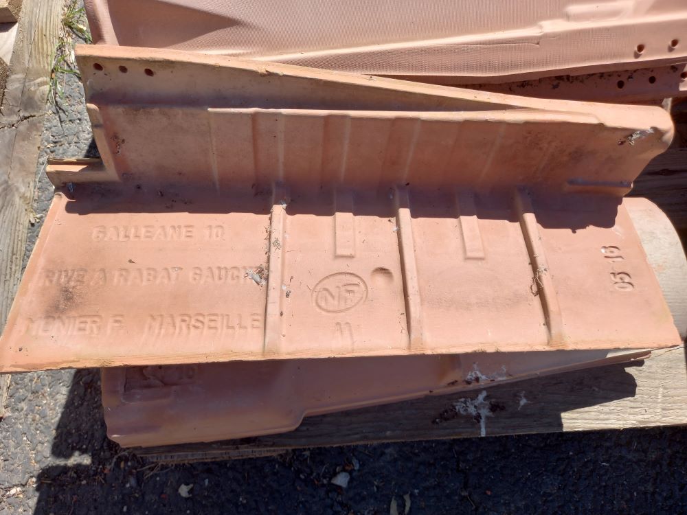 Tuile de rive à rabat gauche  Monier GALLEANE 10