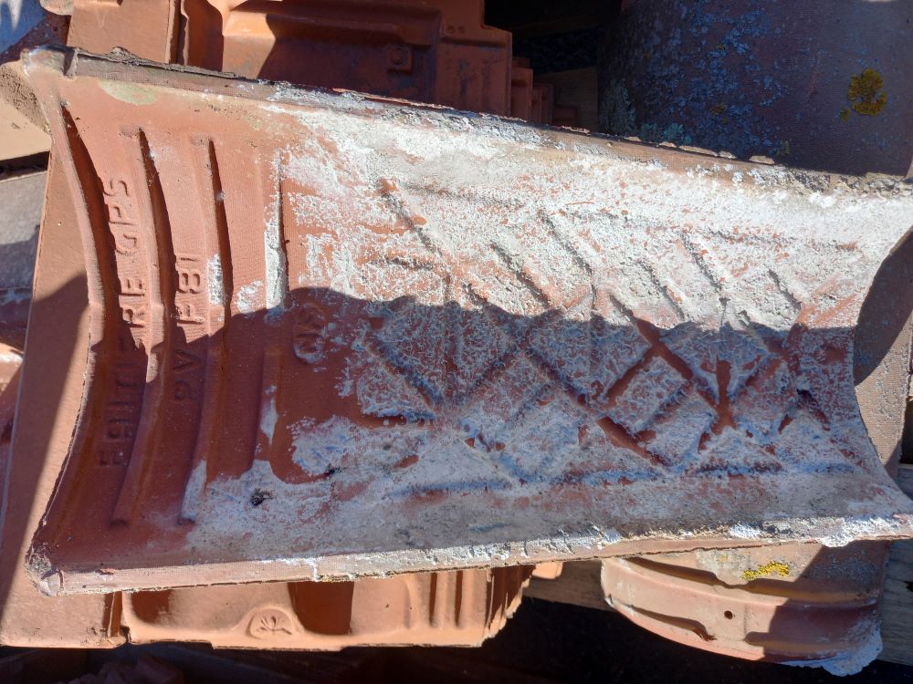 Tuile Faitière GPS PV F81